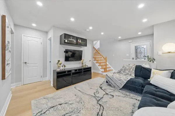 1652 Autumn CRES, Pickering, ON L1V 6X6