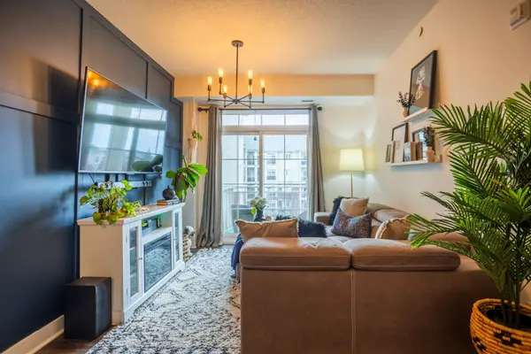 80 Aspen Springs DR #308, Clarington, ON L1C 0V4