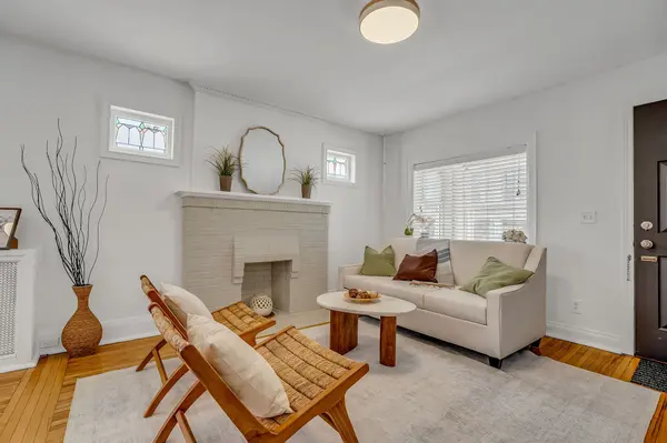 1746 Queen ST E, Toronto E02, ON M4L 1G7