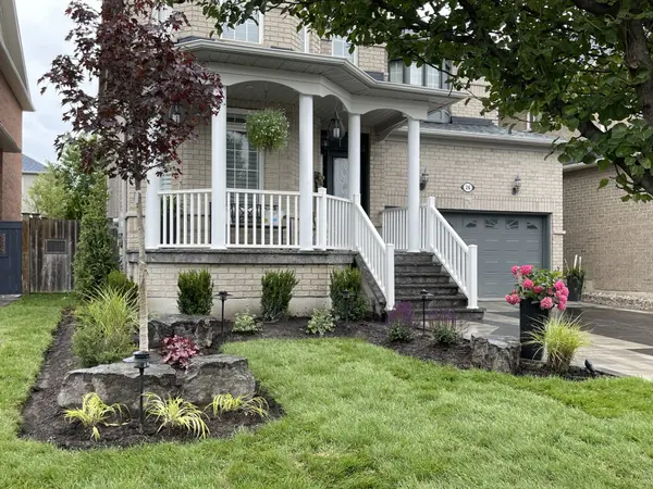 26 Corsham DR, Whitby, ON L1M 2K5