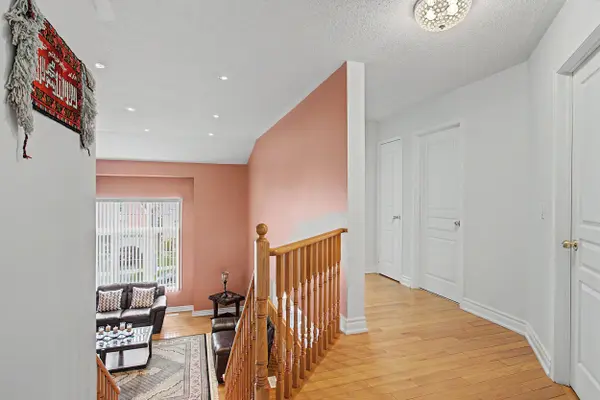 68 Loughlin Hill CRES, Ajax, ON L1Z 1P9