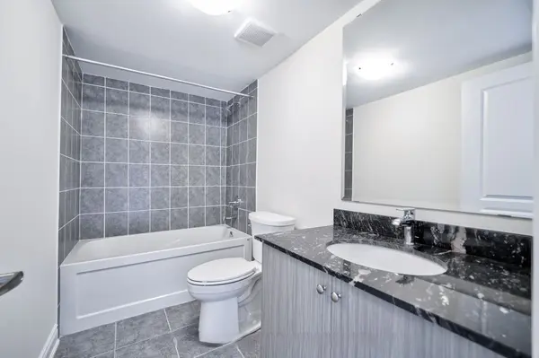 14 Bennington RD, Newmarket, ON L3X 0M8