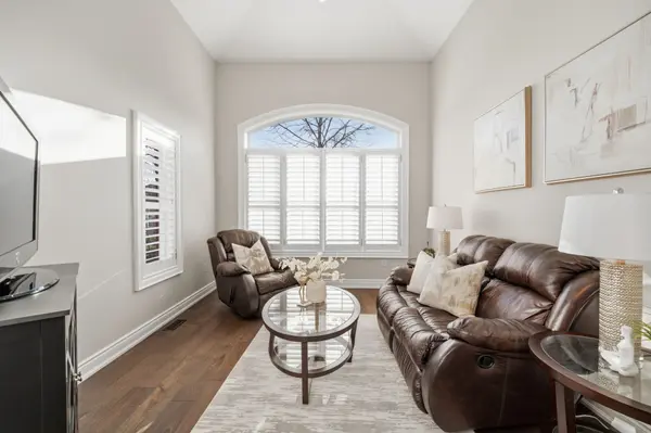 11 Aventura CRES, Vaughan, ON L4H 2G2