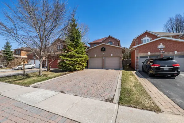 626 College Manor DR, Newmarket, ON L3Y 8M7