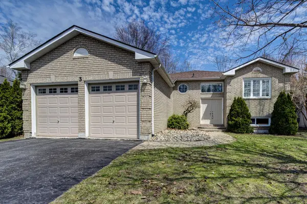 3 Evergreen CRES, Wasaga Beach, ON L9Z 1B6