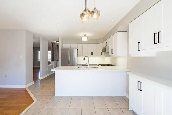 18 Balmoral PL, Barrie, ON L4N 0Y9