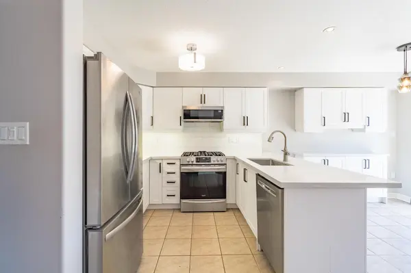 18 Balmoral PL, Barrie, ON L4N 0Y9