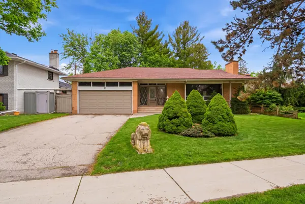 11 Grovetree RD, Toronto W10, ON M9V 2Y1