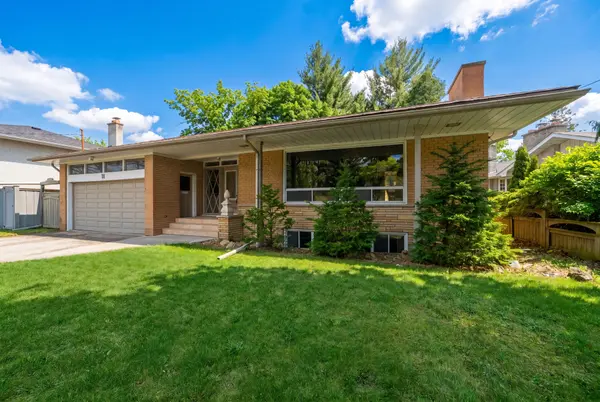 11 Grovetree RD, Toronto W10, ON M9V 2Y1
