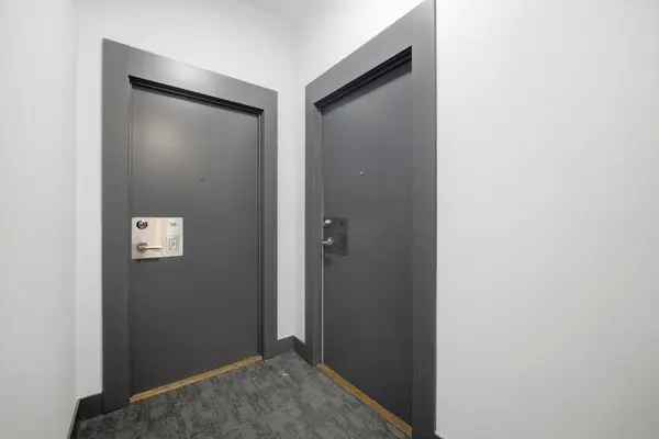 4070 Confederation Pkwy #517, Mississauga, ON L5B 0E9