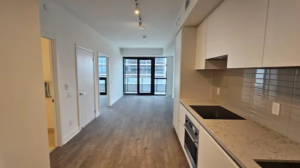 2 Erskine RD #2708, Mississauga, ON L5B 0S1