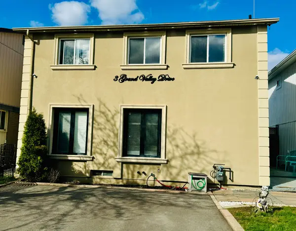 3 Grand Valley DR, Brampton, ON L6S 2L1