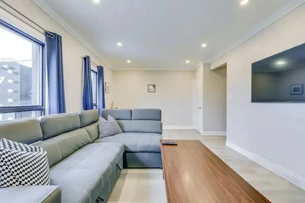 1051 Bloor ST #Apt 2 (3rd FL), Toronto W02, ON M6H 1M4