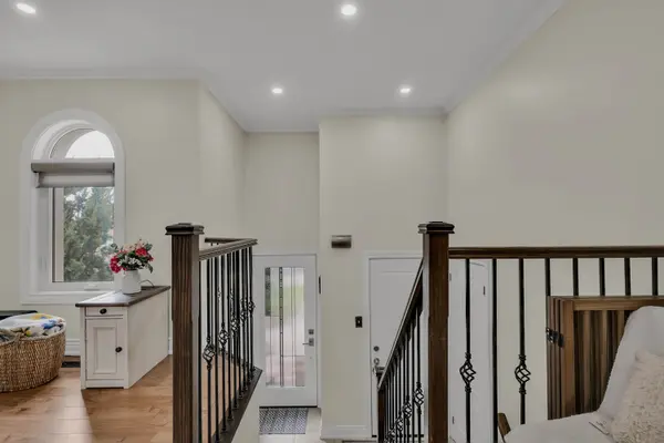 1370 Pickwick DR, Mississauga, ON L5V 2H4