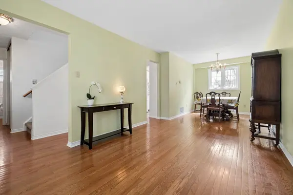 240 Ross LN, Oakville, ON L6H 5E5