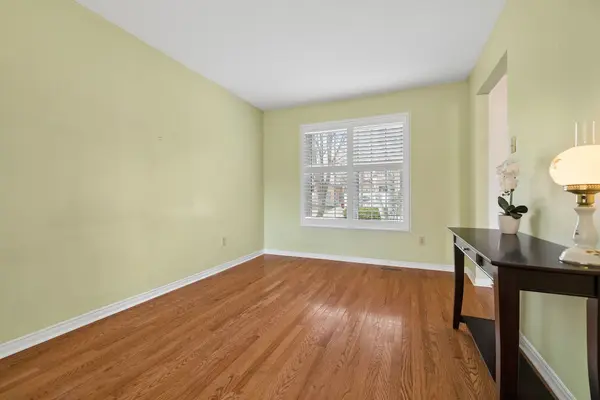 240 Ross LN, Oakville, ON L6H 5E5