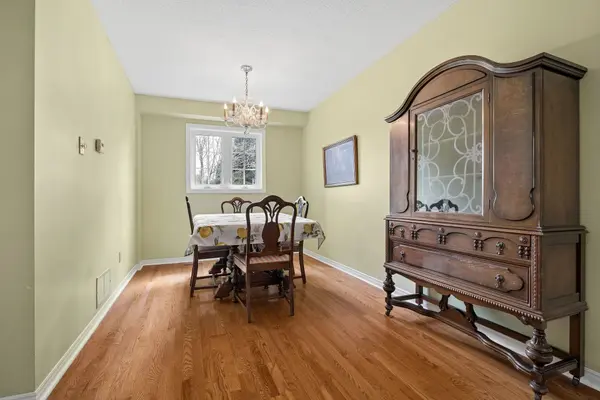 240 Ross LN, Oakville, ON L6H 5E5