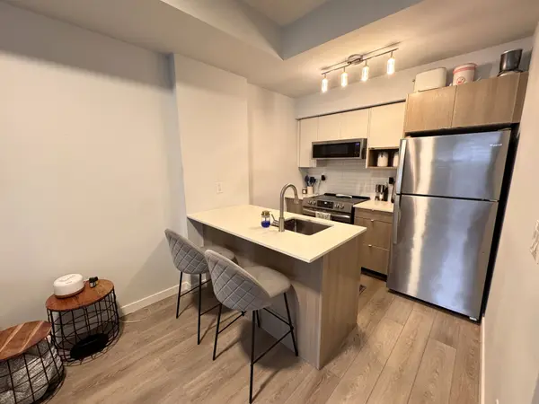 1135 Cooke BLVD #113, Burlington, ON L7T 0C3