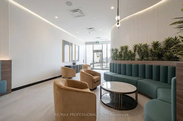 689 The Queensway N/A #303, Toronto W07, ON M8Y 1L1