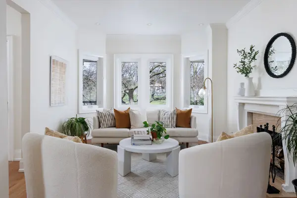 179 Glendonwynne RD, Toronto W02, ON M6P 3E8