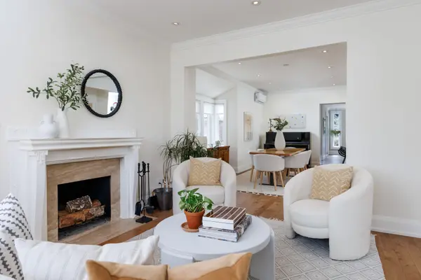 179 Glendonwynne RD, Toronto W02, ON M6P 3E8