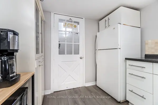 1078 Eastmount AVE #2, Mississauga, ON L5E 1Z3