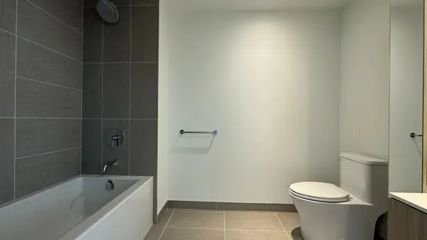 28 Ann ST #1502, Mississauga, ON L5G 0E1