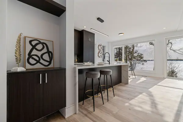 290 North Shore BLVD E, Burlington, ON L7T 1W9