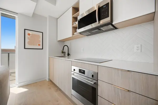 36 Zorra ST #204, Toronto W08, ON M8Z 0G5