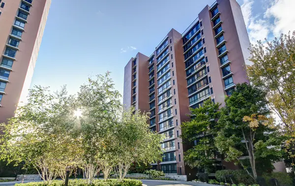 1400 Dixie RD #812, Mississauga, ON L5E 3E1