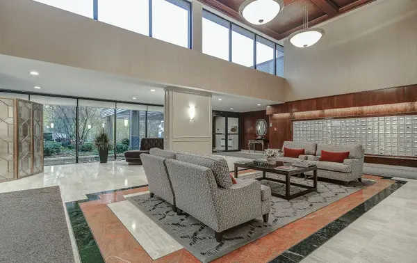 1400 Dixie RD #812, Mississauga, ON L5E 3E1