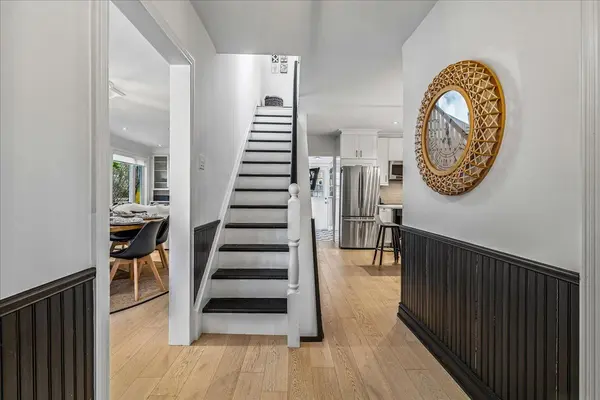 38 John ST S, Mississauga, ON L5H 2E6