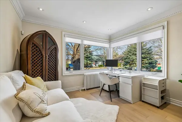 38 John ST S, Mississauga, ON L5H 2E6