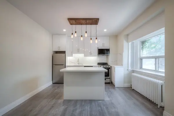 135 Jane ST #1, Toronto W02, ON M6S 3Y7