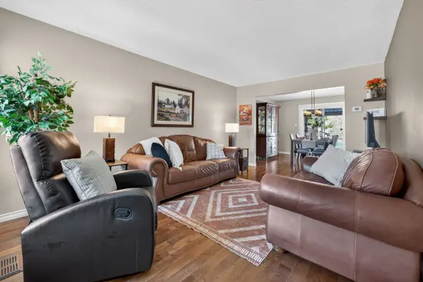 161 Springwater DR, Kanata, ON K2M 1Z9