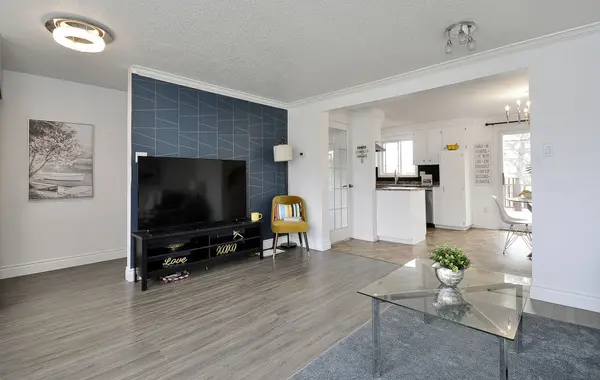 471 Strasburg RD, Kitchener, ON N2E 1P1