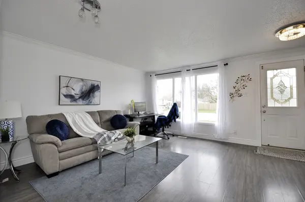 471 Strasburg RD, Kitchener, ON N2E 1P1