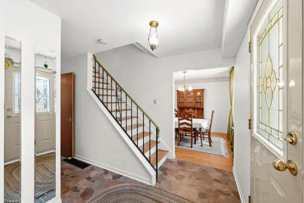 91 Country LN W, Kanata, ON K2L 1J4