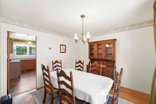 91 Country LN W, Kanata, ON K2L 1J4