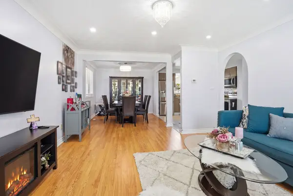 85 Summerlea DR, Hamilton, ON L8T 4X9