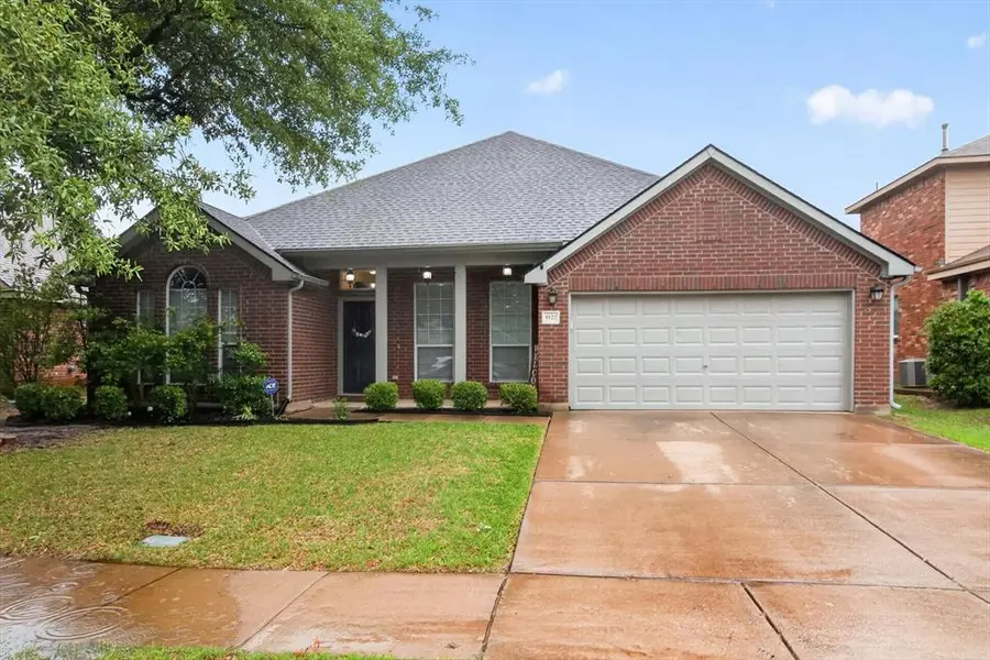 9122 Water Oak Drive, Arlington, TX 76002