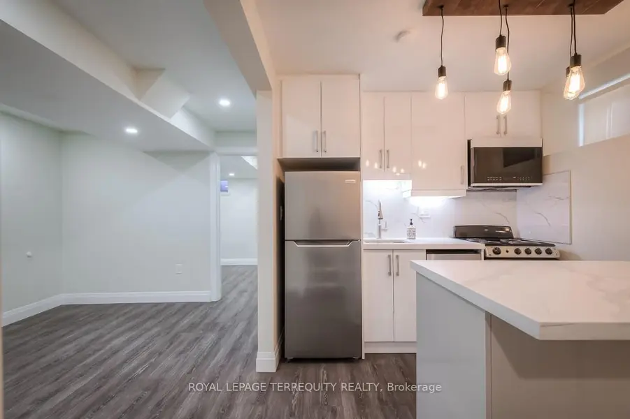 135 Jane ST #5, Toronto W02, ON M6S 3Y7