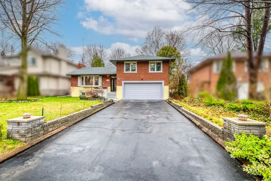 3537 Enniskillen CIR, Mississauga, ON L5C 2M9