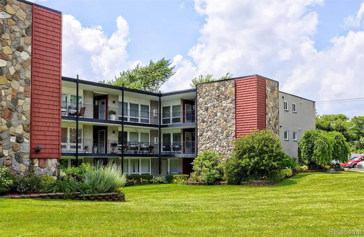 4345 Crooks RD #36, Royal Oak, MI 48073