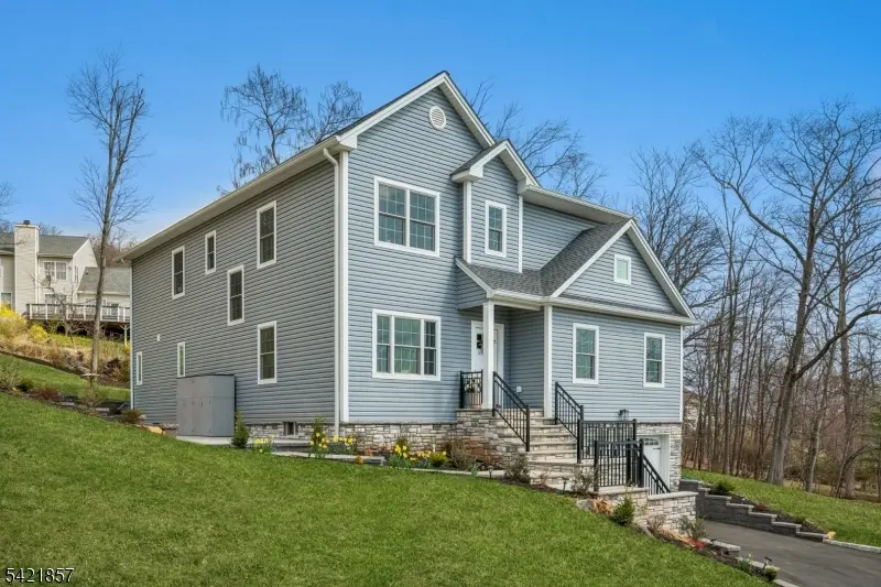 518-520 Cardinal Ln, Green Brook Twp., NJ 08812