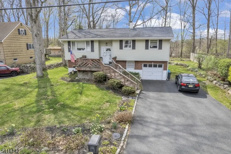 14 Woods Edge Rd, Byram Twp., NJ 07874