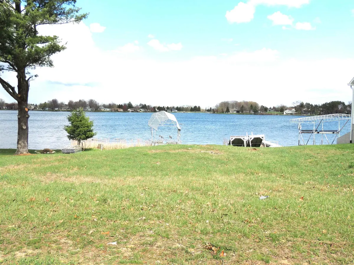 1062 Castle DR, Lake Isabella, MI 48893