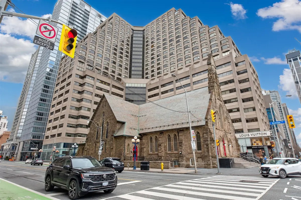 175 Cumberland ST #2207, Toronto C02, ON M5R 3M9