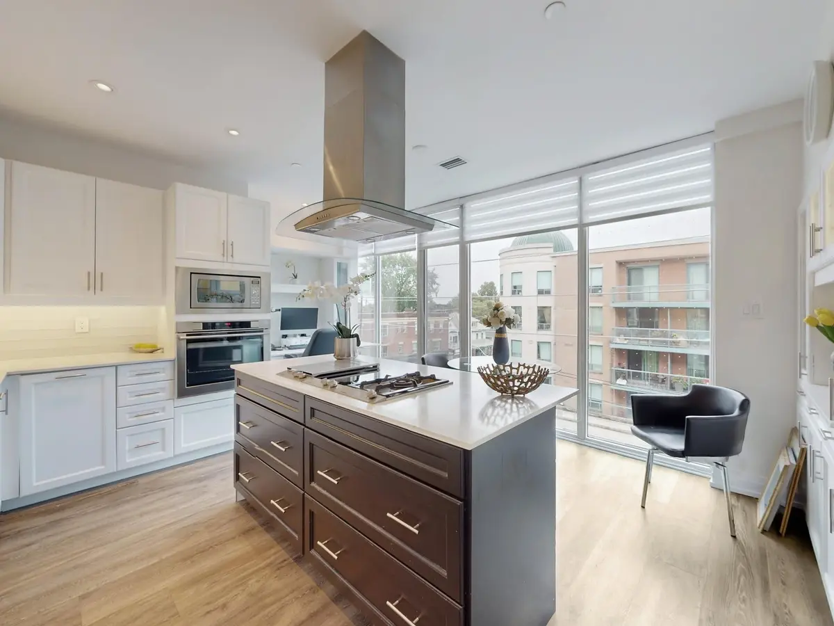 200 Woodbine AVE #403, Toronto E02, ON M4L 3P2