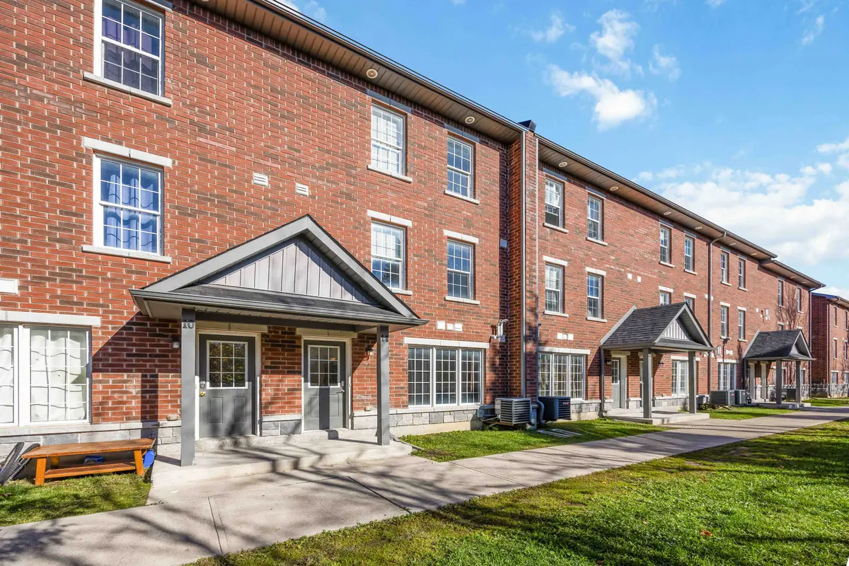 244 Penetanguishene RD #11, Barrie, ON L4M 7C2